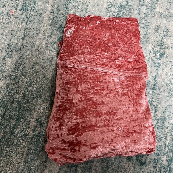 Lululemon Wunder Lounge High-Rise Tight 28" *Crushed Velvet
Soft Cranberry 6 - Picture 5 of 6